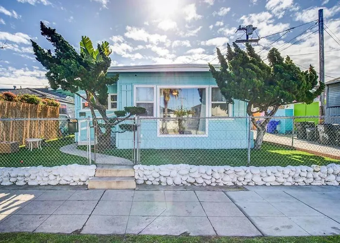 Comfy Cottage Near The Beach